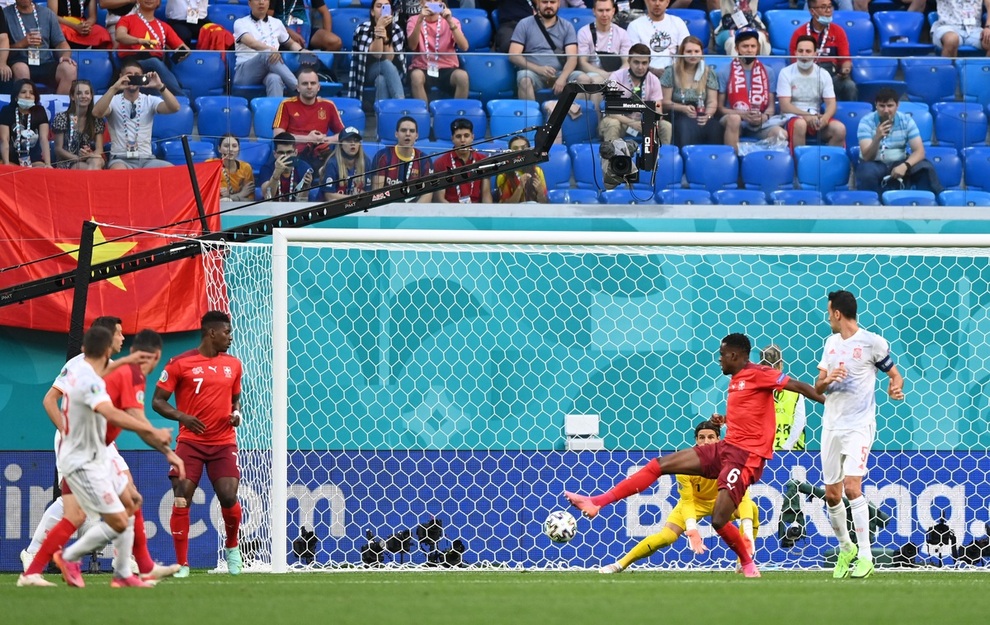 Điểm lại 11 pha phản lưới nhà tạo nên Euro 2020 kỳ lạ nhất lịch sử - 12