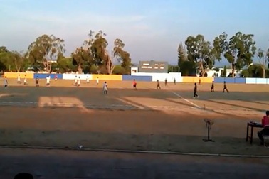 Sợ thắng, hai CLB Indonesia thi nhau đá phản lưới nhà 