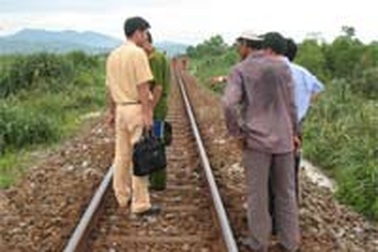 Băng qua đường sắt, một nữ sinh THCS tử nạn