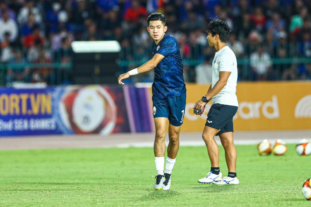 HLV Keisuke Honda viết tâm thư, nghẹn ngào chia tay bóng đá Campuchia - 2 HLV Keisuke Honda viết tâm thư, nghẹn ngào chia tay bóng đá Campuchia - 2
