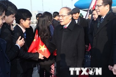 Chủ tịch Quốc hội gặp mặt cộng đồng Việt kiều tại Trung Quốc