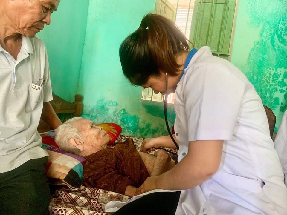 Phụng dưỡng Bà mẹ Việt Nam anh hùng là việc làm đến từ tấm lòng - 2 Phụng dưỡng Bà mẹ Việt Nam anh hùng là việc làm đến từ tấm lòng - 2