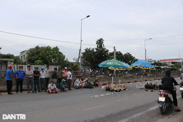 Xã đội trưởng cùng con trai bị xe container tông tử vong