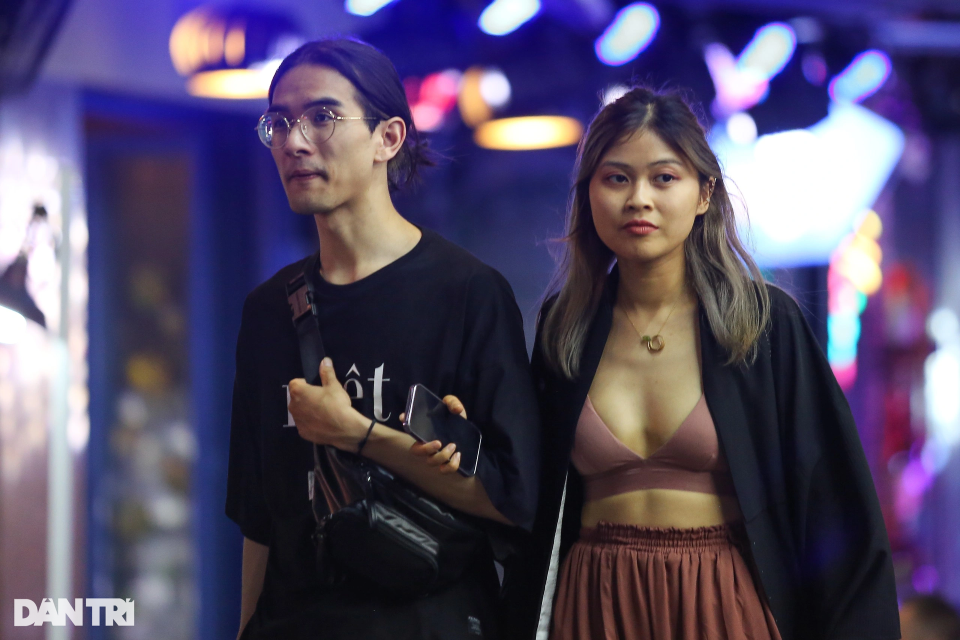 Biển người đổ về phố Tây Bùi Viện TPHCM vui chơi thâu đêm - 11 Biển người đổ về phố Tây Bùi Viện TPHCM vui chơi thâu đêm - 11