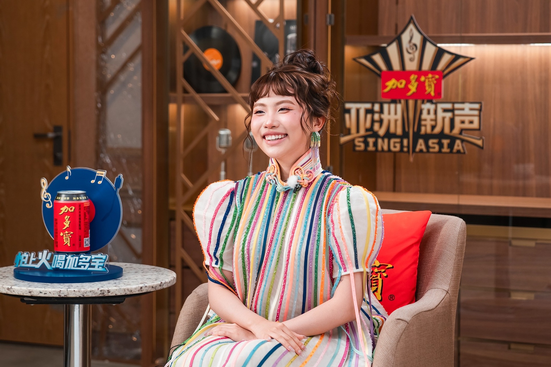 Phương Mỹ Chi gây sốt với 3 trang phục biểu diễn ở cuộc thi hát quốc tế - 8