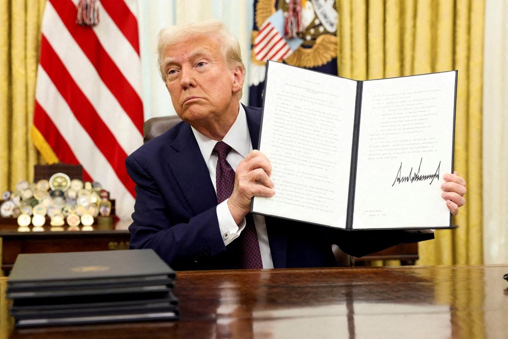 Ông Trump ký sắc lệnh chấm dứt trừng phạt Syria sau 20 năm - 1 Ông Trump ký sắc lệnh chấm dứt trừng phạt Syria sau 20 năm - 1