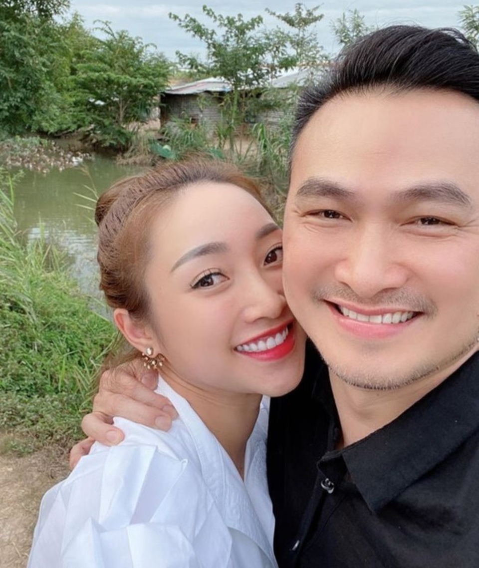 Ở nhà chống dịch, Chi Bảo thường xuyên vào bếp nấu ăn cho vợ - 1 Ở nhà chống dịch, Chi Bảo thường xuyên vào bếp nấu ăn cho vợ - 1