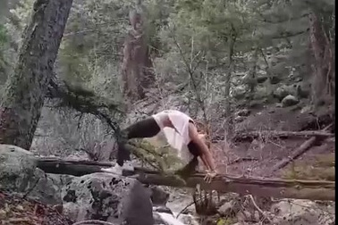 Nhận bài học nhớ đời vì tập yoga không đúng chỗ