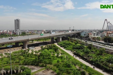 Nhìn từ trên cao dự án dựng tường bê tông, mở rộng đường đến cầu Nhật Tân