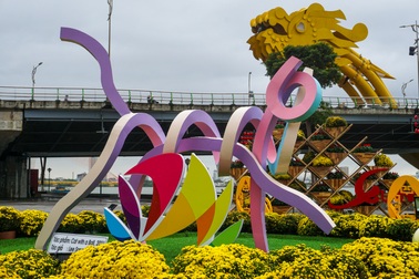 Đà Nẵng tháo dỡ linh vật mèo bị tố "đạo nhái"