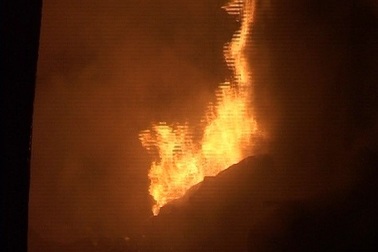 Lửa thiêu rụi ngôi nhà 3 tầng, 4 người thoát nạn