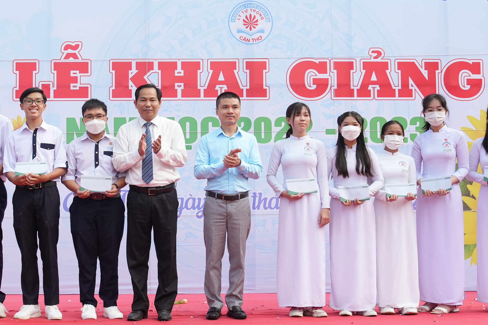 Phó Bí thư Cần Thơ chia sẻ về “người kể chuyện tử tế” giữa đời thường - 1 Phó Bí thư Cần Thơ chia sẻ về “người kể chuyện tử tế” giữa đời thường - 1