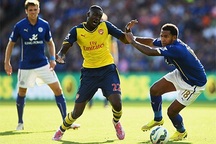 Sanchez tỏa sáng, Arsenal vẫn chia điểm với Leicester