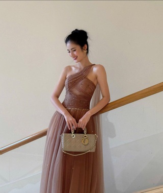 Hoa hậu Ý Nhi thay đổi tích cực, thăng hạng nhan sắc sau 2 năm đăng quang - 12