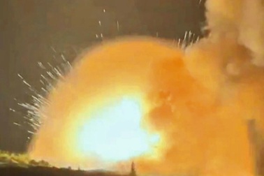 Khoảnh khắc kho đạn Nga nổ tung, tạo ra sóng xung kích