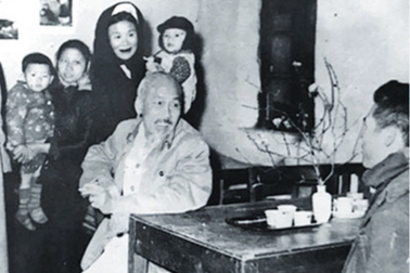 Bác Hồ chúc Tết đêm Ba mươi