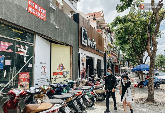 Hơn nửa năm đóng cửa vì dịch Covid-19, giá thuê mặt bằng trên đường Phan Xích Long vẫn chưa hạ nhiệt - Ảnh 14. Hơn nửa năm đóng cửa vì dịch Covid-19, giá thuê mặt bằng trên đường Phan Xích Long vẫn chưa hạ nhiệt - Ảnh 14.