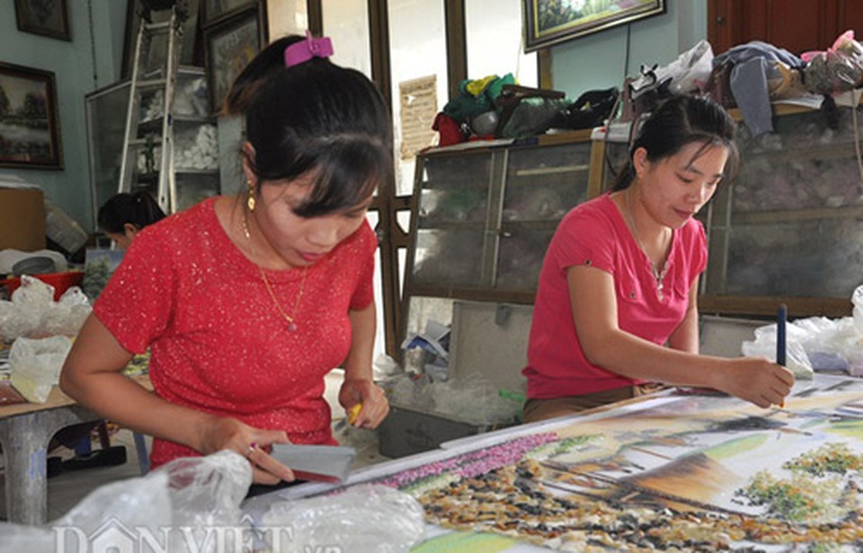 Thủ phủ đá quý Lục Yên sống dậy nhờ những bức tranh xuất ngoại - 1 Thủ phủ đá quý Lục Yên sống dậy nhờ những bức tranh xuất ngoại - 1