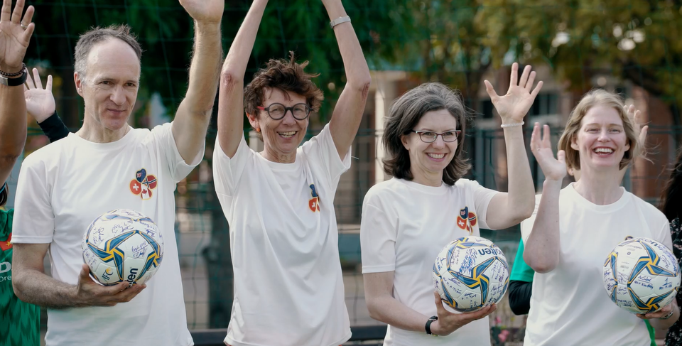 Các Đại sứ lăn xả trên sân bóng cùng đội tuyển nữ Việt Nam - 1