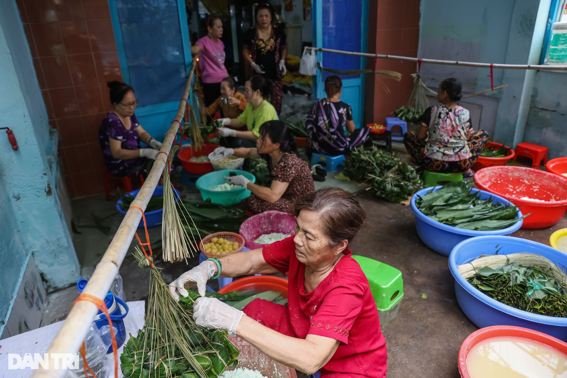 Hơn nửa thế kỷ giữ lửa nồi bánh ú lá tre dịp Tết Đoan Ngọ - 2