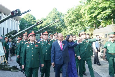 Thủ tướng: Thi đua khơi dậy khát vọng cống hiến trong toàn quân