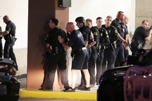 Cảnh sát Mỹ đấu súng với nghi can bắn tỉa, 5 người thiệt mạng