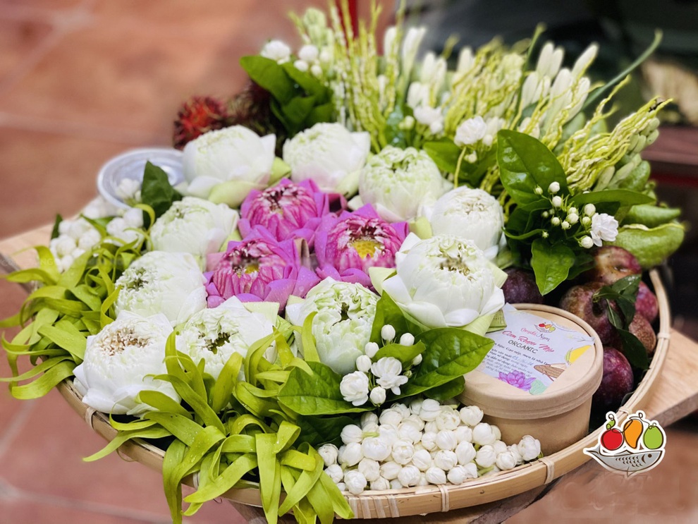 Dân Hà Nội hào phóng chi tiền triệu mua mẹt hoa cúng Tết Đoan Ngọ - 1 Dân Hà Nội hào phóng chi tiền triệu mua mẹt hoa cúng Tết Đoan Ngọ - 1