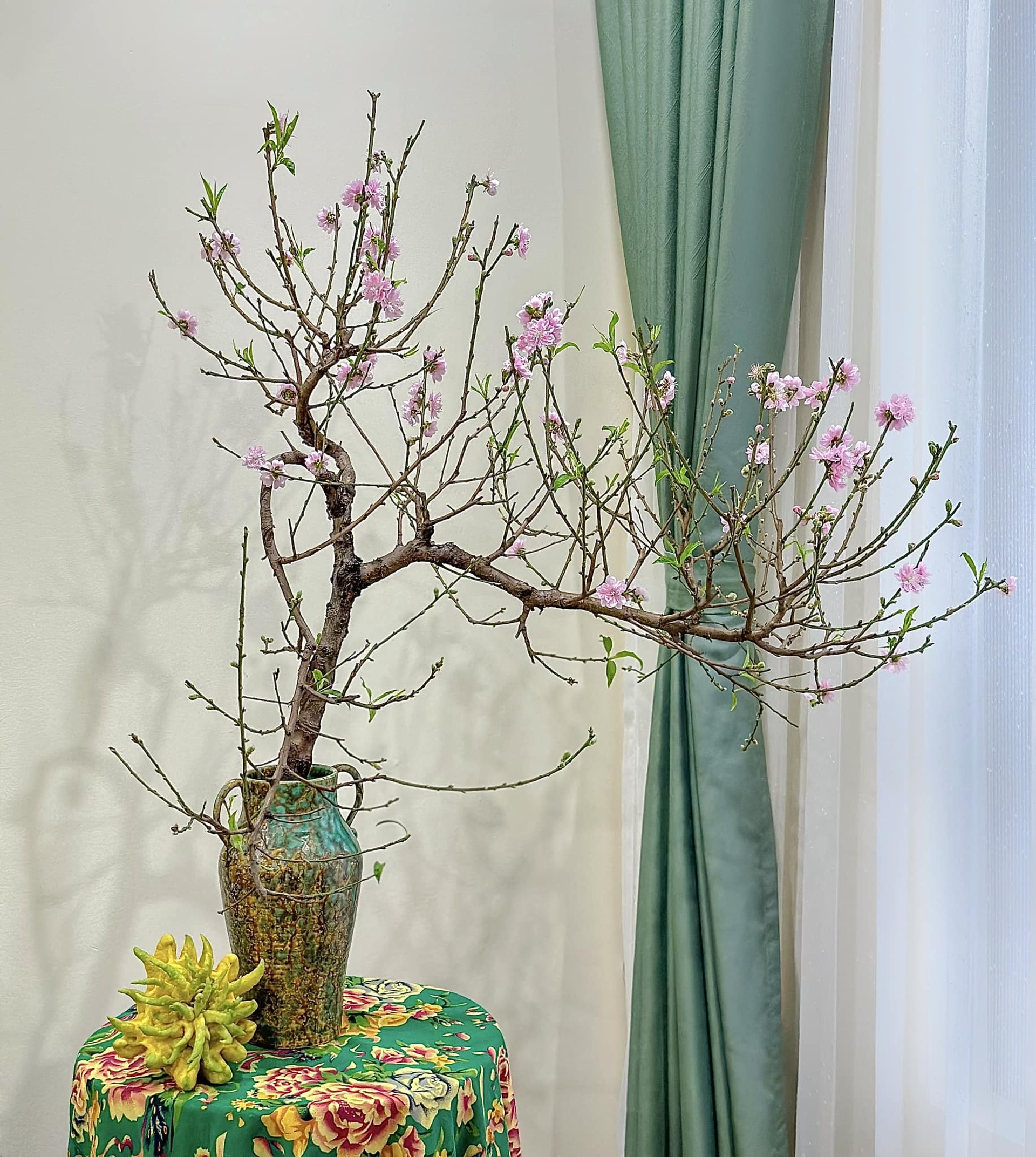 Cách cắm hoa đào nở đều đẹp, tươi lâu ngày Tết - 2 Cách cắm hoa đào nở đều đẹp, tươi lâu ngày Tết - 2
