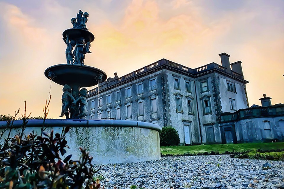 Bên trong căn biệt thự ma ám ở Ireland vừa được rao bán - 2 Bên trong căn biệt thự ma ám ở Ireland vừa được rao bán - 2