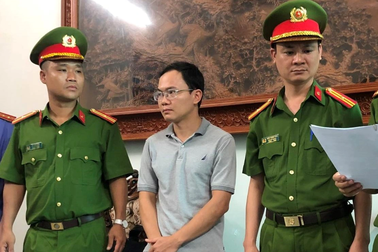 Bắt nguyên Giám đốc Trung tâm đăng kiểm 90-02D