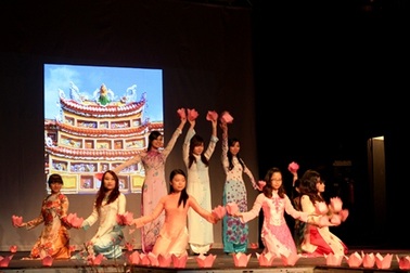 Hải đảo, hoa Sen Việt chinh phục miền Trung nước Anh