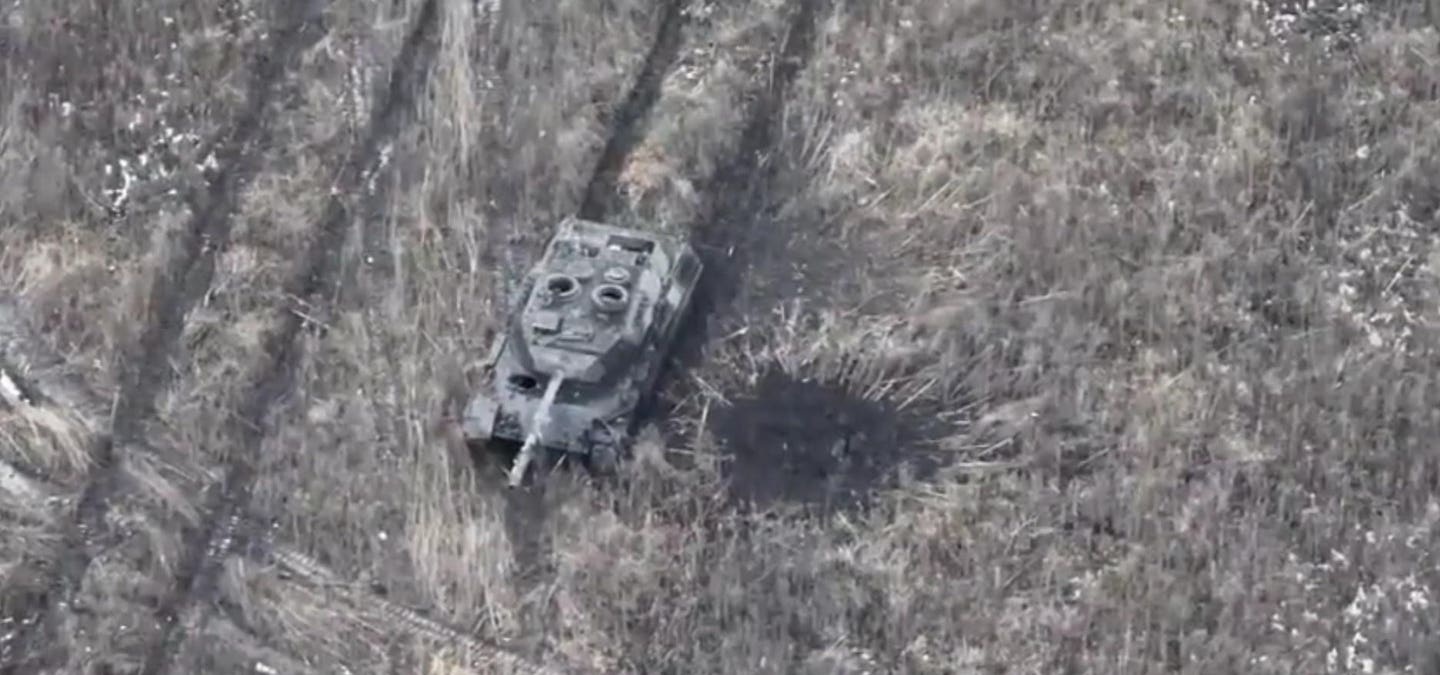 អ៊ុយក្រែនបញ្ជូនរថក្រោះ Leopard 1 ចូលសមរភូមិ រុស្ស៊ីកម្ទេចរថក្រោះទី១ - ១ Ukraine đưa xe tăng Leopard 1 xung trận, Nga phá hủy chiếc đầu tiên - 1