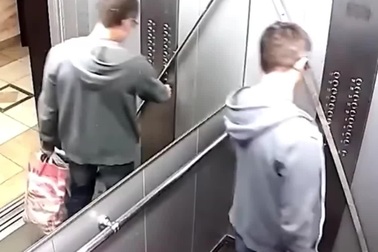 Chàng trai nhận bài học chỉ vì tò mò