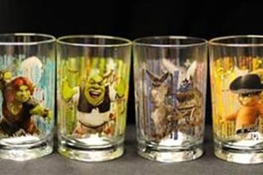 Cảnh báo cốc thủy tinh in hình chứa hàm lượng chì cực cao