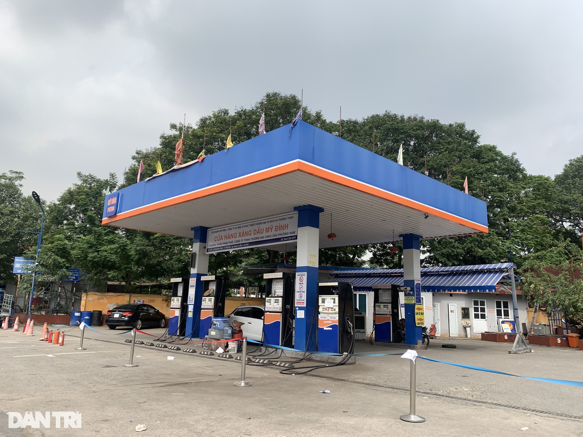 Mặc kệ giá xăng tăng, nhiều cây xăng ở Hà Nội vẫn đóng cửa im lìm - 2 Mặc kệ giá xăng tăng, nhiều cây xăng ở Hà Nội vẫn đóng cửa im lìm - 2