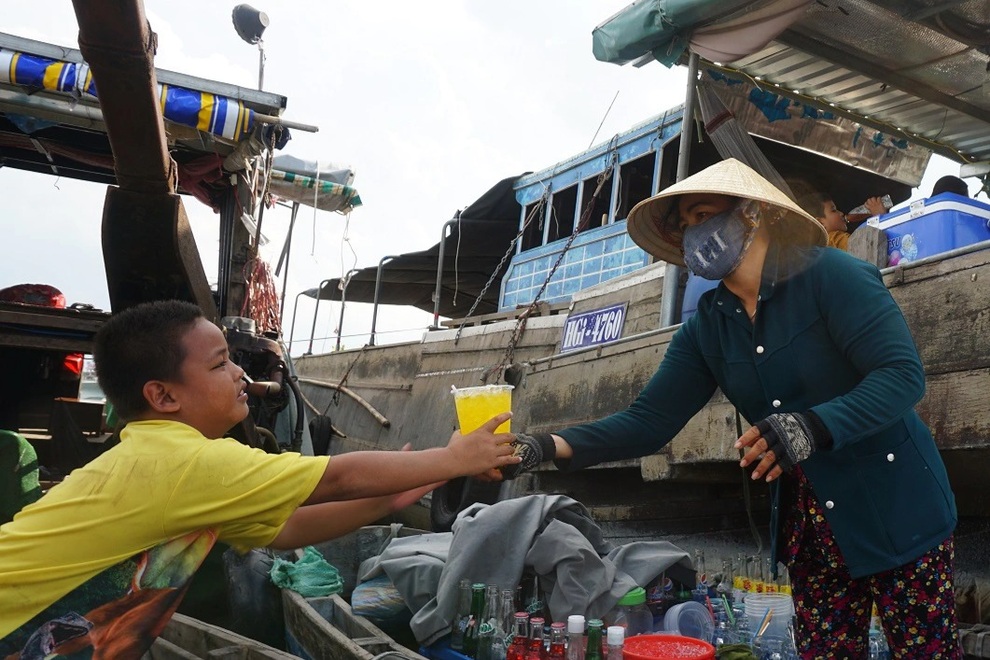 Những người gồng mình níu kéo chợ nổi trong dịch Covid-19 - 4 Những người gồng mình níu kéo chợ nổi trong dịch Covid-19 - 4