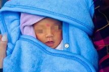 Bé gái sơ sinh bị bỏ rơi trong lô cao su ở Bình Dương