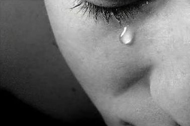 Nữ sinh lớp 10 nghi tự tử vì bị cô lập: Trẻ vùng vẫy trong vô vọng?!