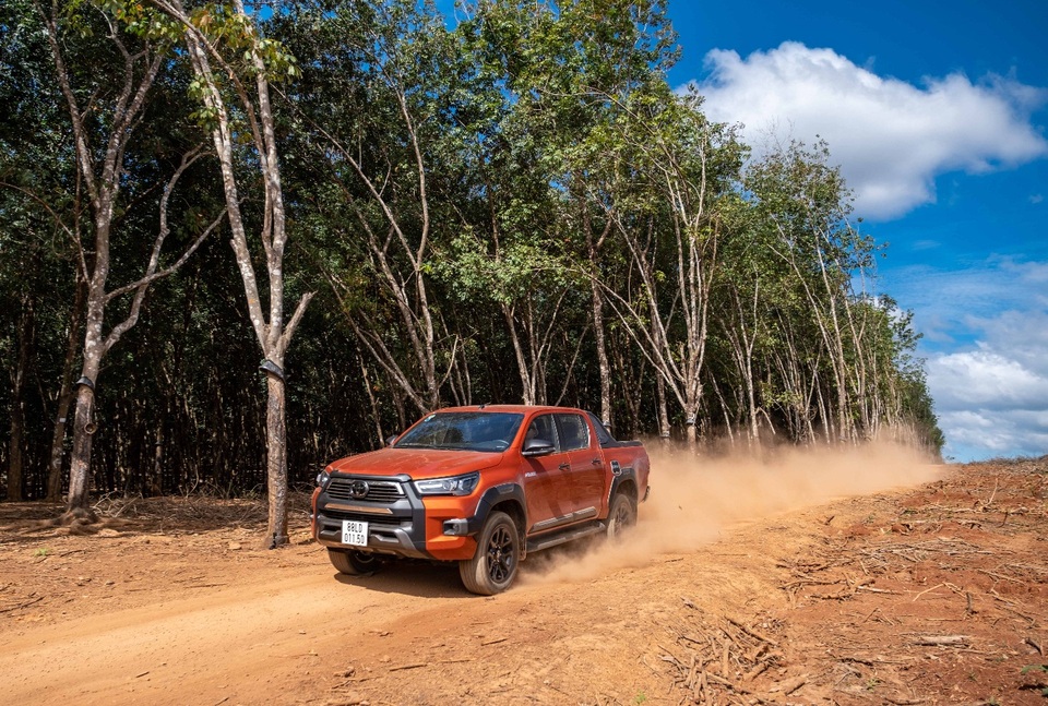 Khách nườm nượp mua Toyota Hilux 2021 và đây là lý do - 3 Khách nườm nượp mua Toyota Hilux 2021 và đây là lý do - 3