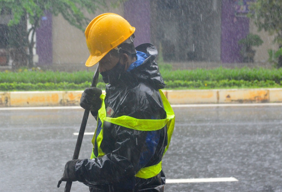 Chuyện những người trót yêu nghề dầm mình dưới làn nước đen - 5 Chuyện những người trót yêu nghề dầm mình dưới làn nước đen - 5