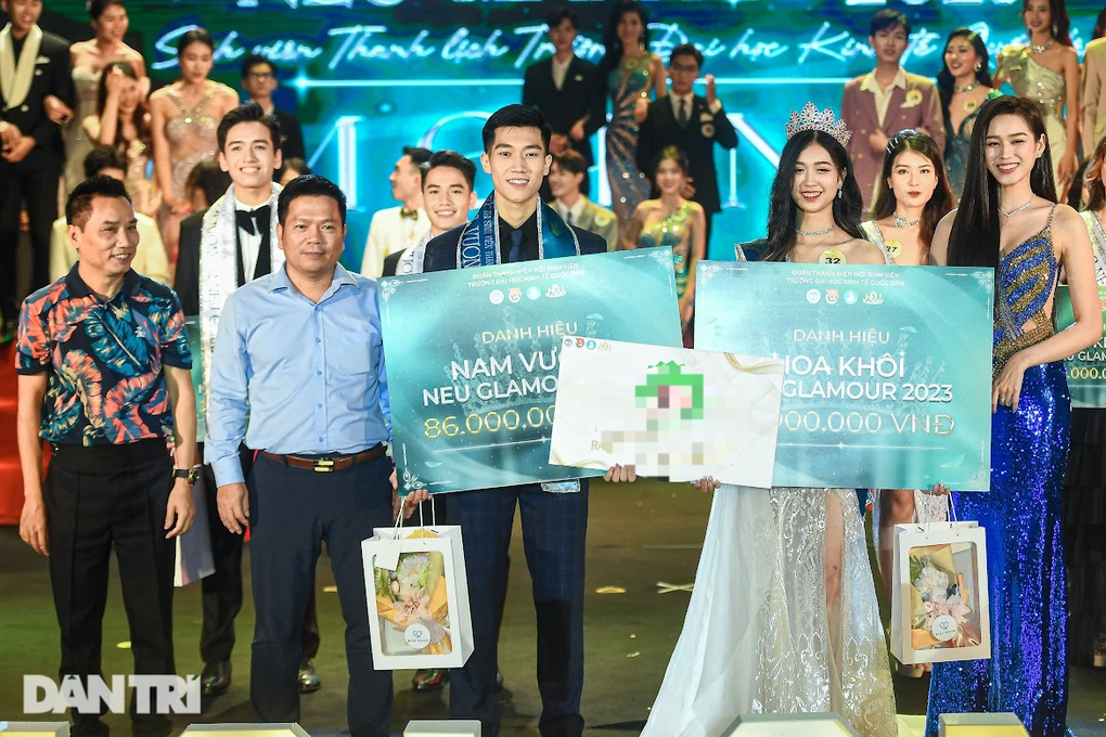 Hoa hậu Đỗ Thị Hà trao vương miện cho nữ sinh Đại học Kinh tế Quốc dân - 10 Hoa hậu Đỗ Thị Hà trao vương miện cho nữ sinh Đại học Kinh tế Quốc dân - 10