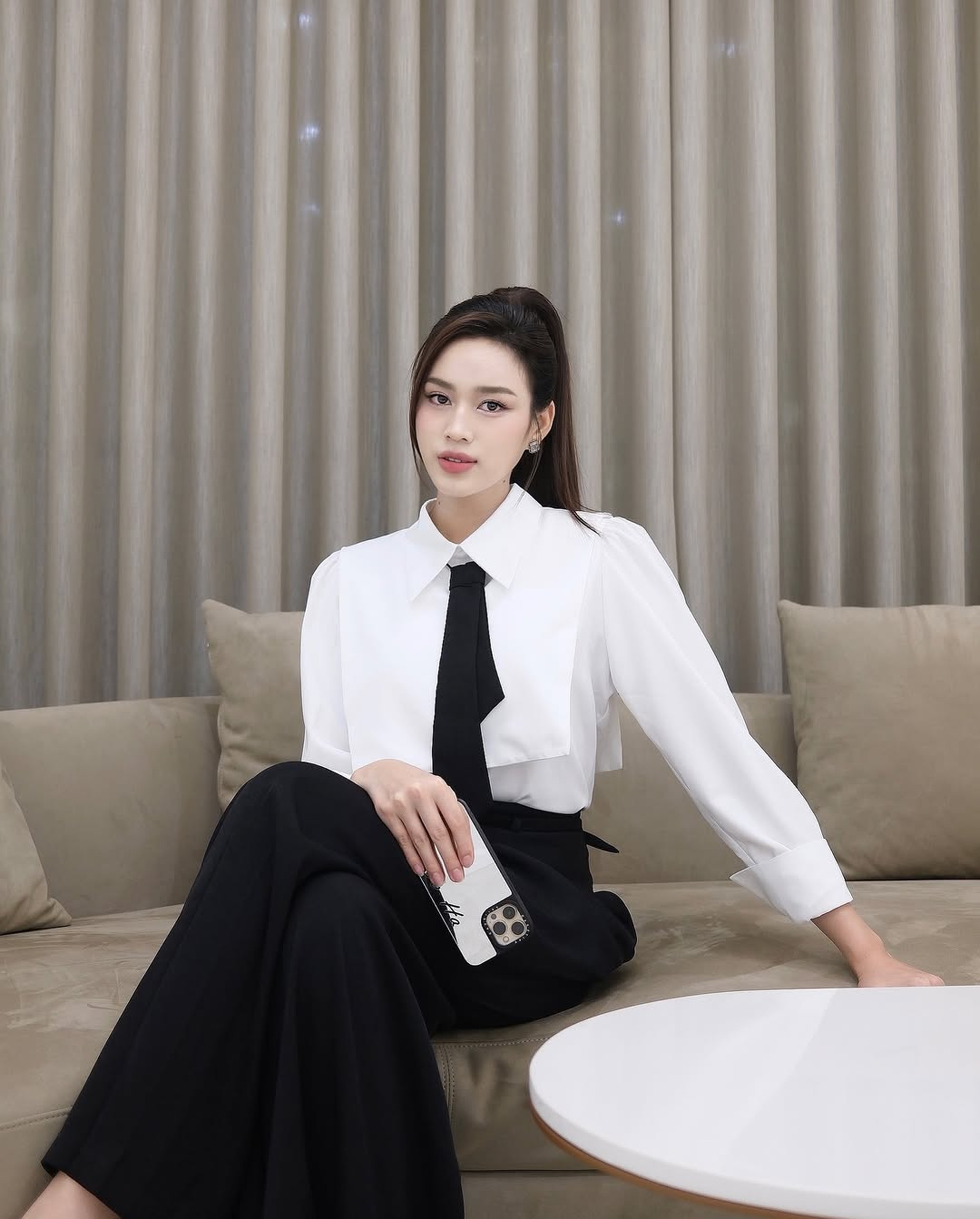 Đỗ Thị Hà tuổi 24: CEO sang chảnh, vướng tin đồn yêu thiếu gia nghìn tỷ - 4 Đỗ Thị Hà tuổi 24: CEO sang chảnh, vướng tin đồn yêu thiếu gia nghìn tỷ - 4