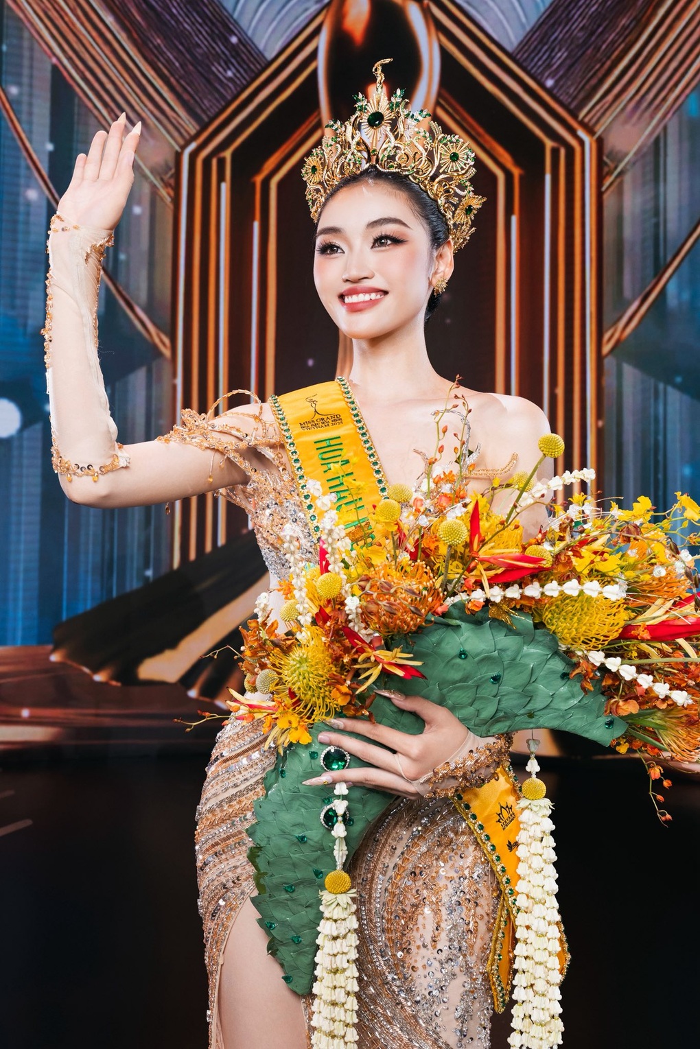 Mẹ Hoa hậu Yến Nhi 20 năm bán vé số, không dám mơ con đăng quang để đổi đời - 1 Mẹ Hoa hậu Yến Nhi 20 năm bán vé số, không dám mơ con đăng quang để đổi đời - 1