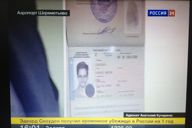 Báo Nga bình luận việc trao qui chế tạm trú cho Snowden 