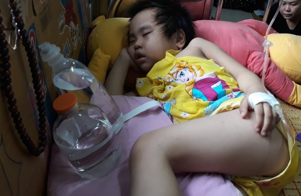 Người mẹ cầu xin mọi người cứu con gái nhỏ ung thư máu mơ làm bác sĩ - 5 Người mẹ cầu xin mọi người cứu con gái nhỏ ung thư máu mơ làm bác sĩ - 5