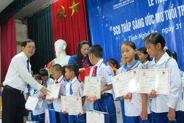 Nghệ An: Trao 90 suất học bổng “SCB - Thắp sáng ước mơ tuổi trẻ Việt Nam”