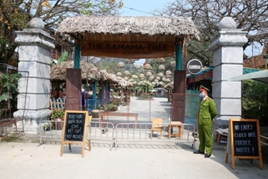 Ninh Bình: 4 du khách Anh bay chuyến VN0054 âm tính với Covid-19