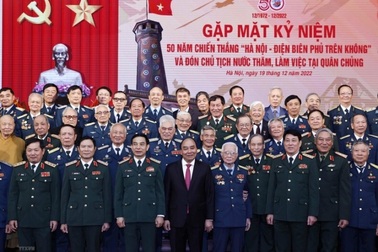 Chủ tịch nước dự gặp mặt chiến thắng "Hà Nội - Điện Biên Phủ trên không"