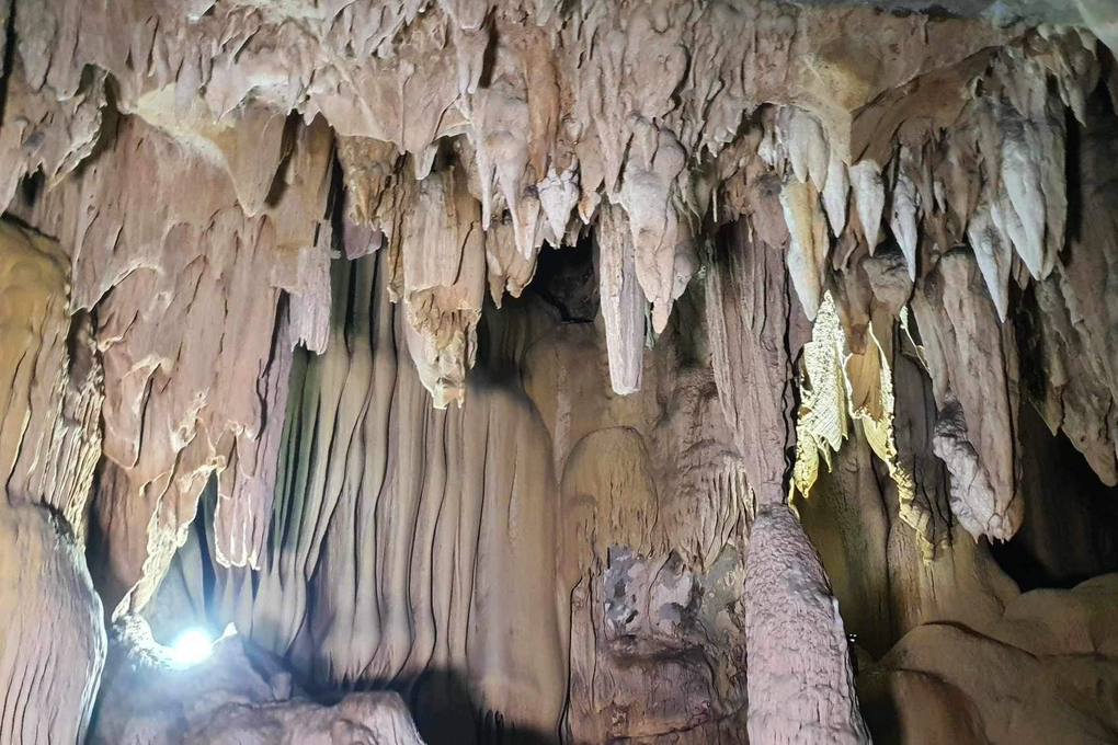 Dòng sông cát trong hang động mới phát hiện ở Quảng Trị - 2 Dòng sông cát trong hang động mới phát hiện ở Quảng Trị - 2