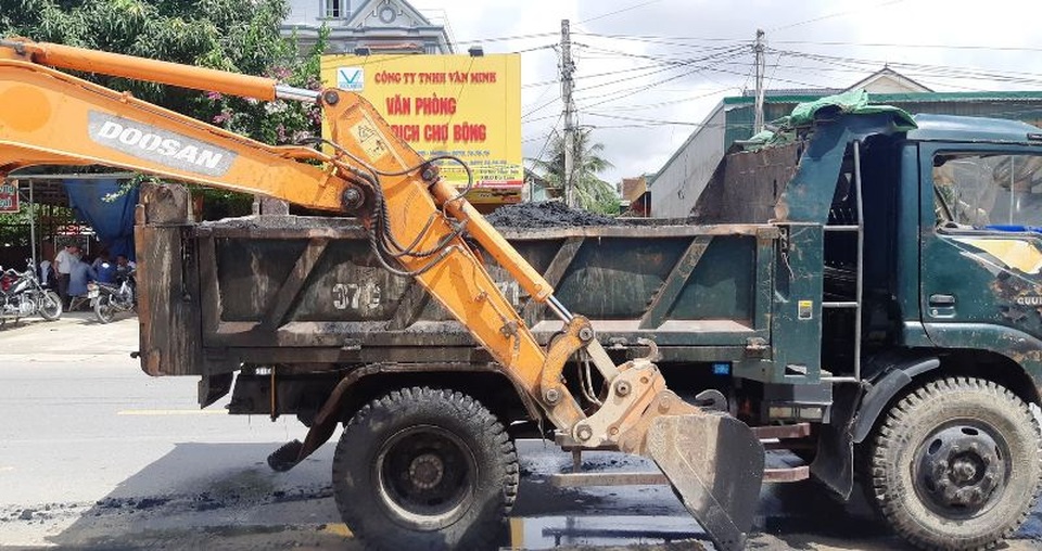 Vụ nước thải lênh láng trên quốc lộ: Khơi thông dòng chảy, xử lý ô nhiễm - 5 Vụ nước thải lênh láng trên quốc lộ: Khơi thông dòng chảy, xử lý ô nhiễm - 5
